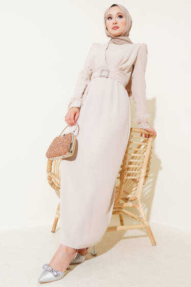 Bilek Tüylü Kemerli Elbise Bej - Elbise
