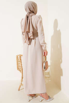 Bilek Tüylü Kemerli Elbise Bej - Tesettür Elbise