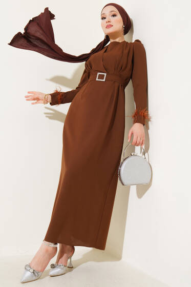 Bilek Tüylü Kemerli Elbise Kahve - Elbise