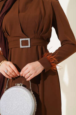 Bilek Tüylü Kemerli Elbise Kahve - Tesettür Elbise