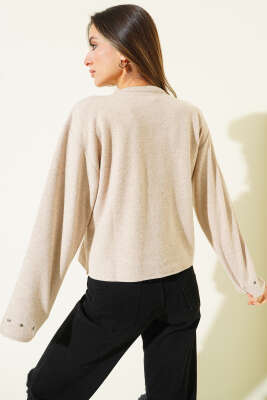 Bilek Zımbalı Bluz Bej - Kadın Giyim Modelleri