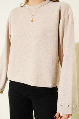 Bilek Zımbalı Bluz Bej - Kadın Giyim Modelleri