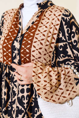 Bilekleri Lastikli Desenli Elbise Siyah Kahve - Tesettür Elbise