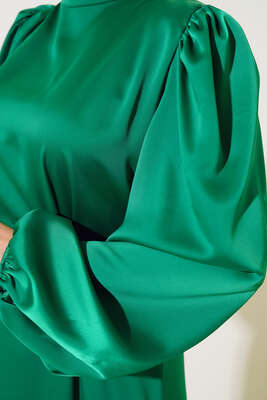 Bilekleri Lastikli Kuşaklı Saten Elbise Yeşil - Thumbnail