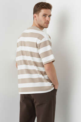 Bisiklet Yaka Blok Renkli T-shirt Bej - Erkek T-shirt