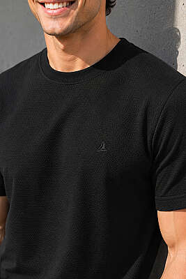 Bisiklet Yaka Göğüs Armalı Erkek T-shirt Siyah - Erkek T-shirt