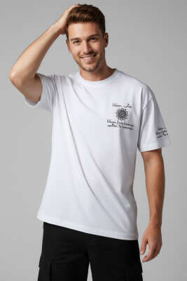 Bisiklet Yaka Nakışlı Oversize T-shirt Beyaz 