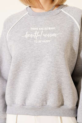 Biye Detaylı Baskılı Üç İplik Sweatshirt Gri - Kadın Giyim Modelleri