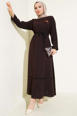 Biye Detaylı Çiçek Aksesuarlı Elbise Acı Kahve 