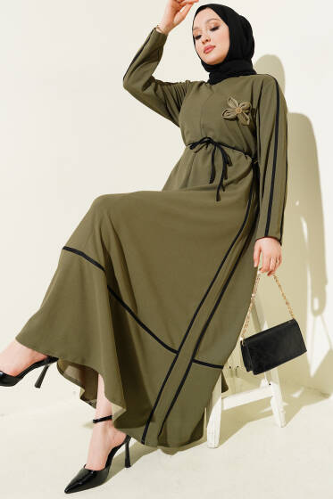 Biye Detaylı Çiçek Aksesuarlı Elbise Haki - Elbise