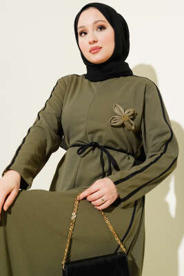 Biye Detaylı Çiçek Aksesuarlı Elbise Haki - Tesettür Elbise