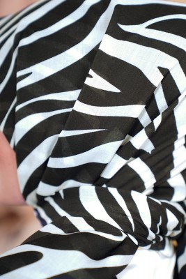 Black White Serisi Zebra Desen Siyah Şal - Thumbnail