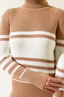 Boğazlı Fitilli Çizgili Triko Elbise Latte - Tesettür Elbise