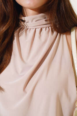 Boğazlı Kolsuz Sandy Bluz Bej - Kadın Giyim Modelleri