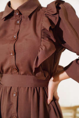 Boy Düğmeli Fırfırlı Elbise Kahve - Elbise