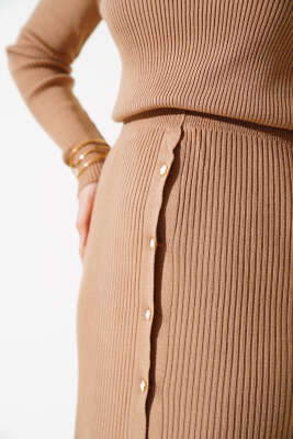 Boydan Düğmeli Etekli Triko Takım Büsküvi - Triko İkili Takım