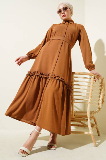 Boydan Düğmeli Fırfır Volanlı Elbise Taba - Elbise