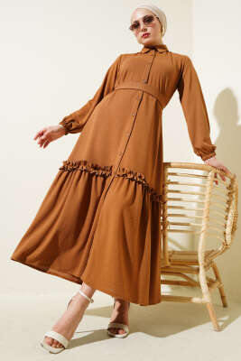 Boydan Düğmeli Fırfır Volanlı Elbise Taba 