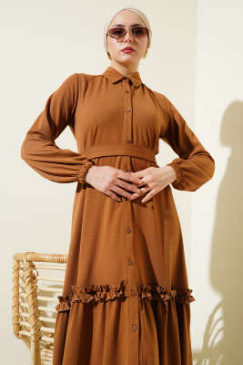 Boydan Düğmeli Fırfır Volanlı Elbise Taba - Tesettür Elbise