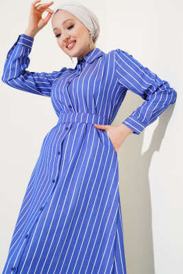 Boydan Düğmeli Kuşaklı Çizgili Elbise Saks - Tesettür Elbise