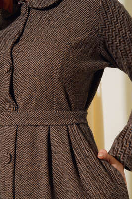 Boydan Düğmeli Kuşaklı Elbise Vizon - Thumbnail