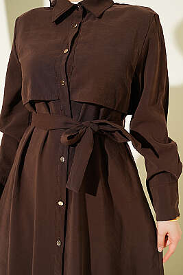 Boydan Düğmeli Parça Detaylı Kuşaklı Elbise Kahve - Elbise