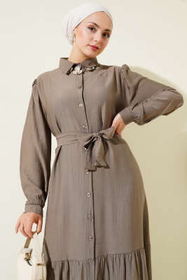 Boydan Düğmeli Volanlı Elbise Vizon - Tesettür Elbise