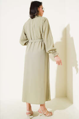 Boydan Tahta Düğmeli Kuşaklı Tensel Elbise Çağla Yeşili - Tesettür Elbise