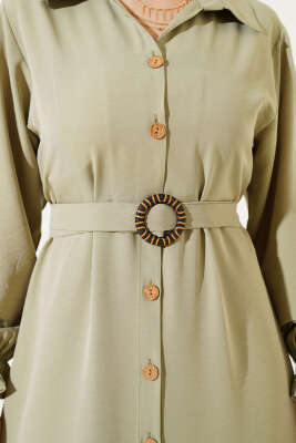 Boydan Tahta Düğmeli Kuşaklı Tensel Elbise Çağla Yeşili - Tesettür Elbise