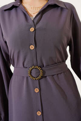 Boydan Tahta Düğmeli Kuşaklı Tensel Elbise Füme - Tesettür Elbise