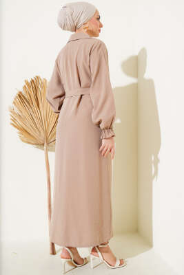 Boydan Tahta Düğmeli Kuşaklı Tensel Elbise Vizon - Tesettür Elbise