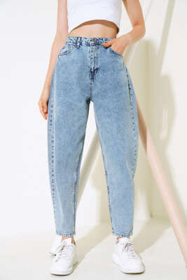 Boyfriend Arka Tokalı Kot Pantolon Açık Kar - Kadın Giyim Modelleri