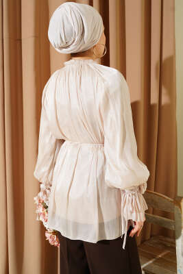 Brit Düğmeli Gül Detaylı Abiye Gömlek Bej - Gömlek