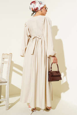 Brit Düğmeli Kuşaklı Elbise Bej - Tesettür Elbise