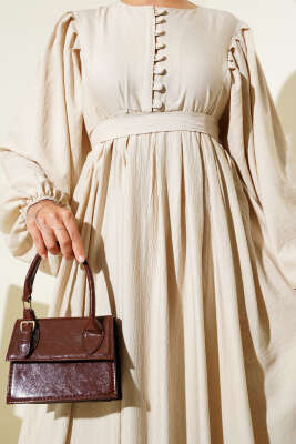 Brit Düğmeli Kuşaklı Elbise Bej - Tesettür Elbise