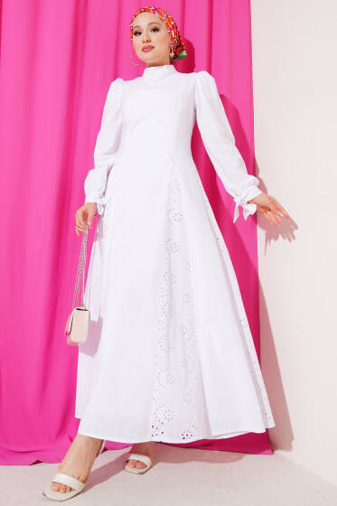 Brode Detaylı Bilek Bağcıklı Elbise Beyaz - Elbise