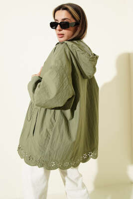 Brode Detaylı Kapüşonlu Trençkot Haki - Kadın Giyim Modelleri