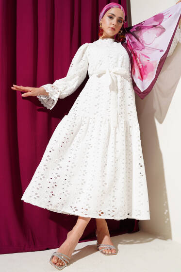 Brodeli Kuşaklı Elbise Beyaz - Elbise