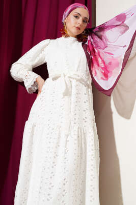 Brodeli Kuşaklı Elbise Beyaz - Tesettür Elbise