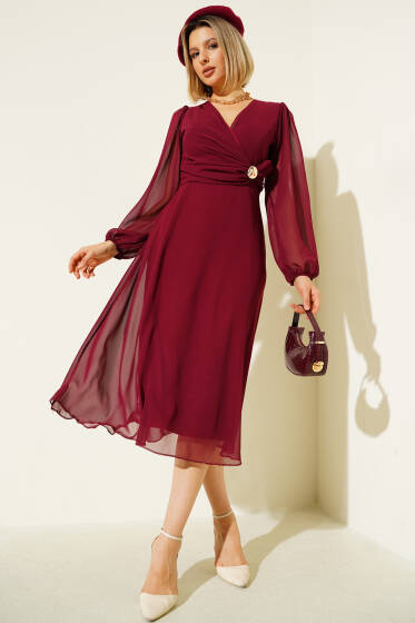Bronş Detaylı V Yaka Elbise Bordo - Kadın Giyim Modelleri