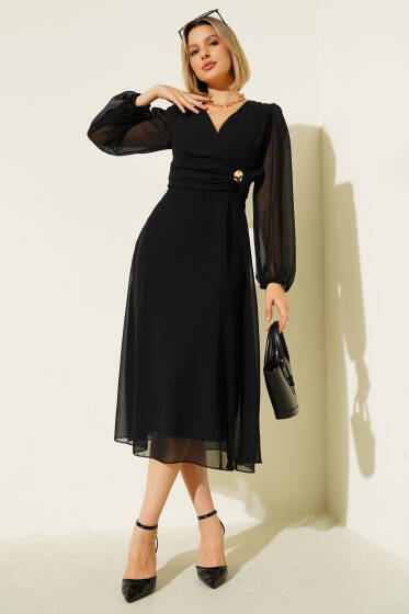 Bronş Detaylı V Yaka Elbise Siyah - Kadın Giyim Modelleri