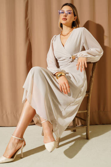 Bronş Detaylı V Yaka Elbise Taş - Kadın Giyim Modelleri