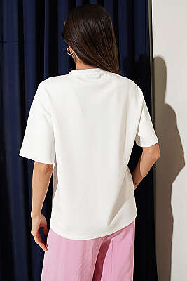 Brooklyn Baskılı Loyşa T-shirt Ekru - Kadın Giyim Modelleri