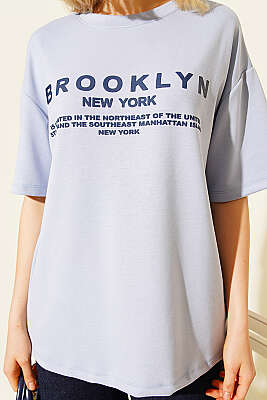 Brooklyn Baskılı Loyşa T-shirt Mavi - Kadın Giyim Modelleri