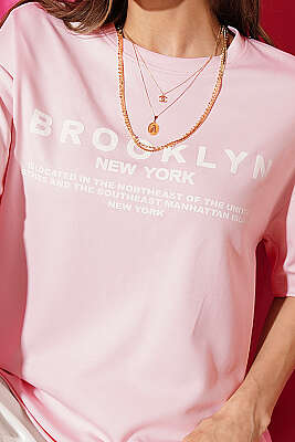 Brooklyn Baskılı Loyşa T-shirt Pembe - Kadın Giyim Modelleri