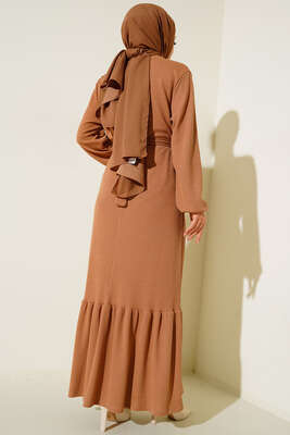 Broş Detaylı Burgu Fitilli Elbise Camel - Tesettür Elbise