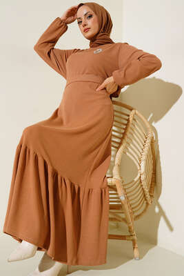 Broş Detaylı Burgu Fitilli Elbise Camel 