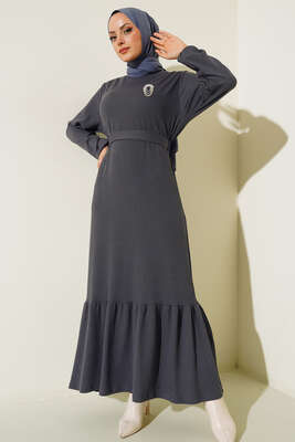 Broş Detaylı Burgu Fitilli Elbise Füme 