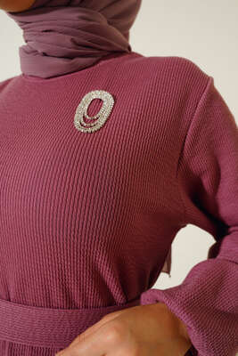 Broş Detaylı Burgu Fitilli Elbise Gül Kurusu - Tesettür Elbise