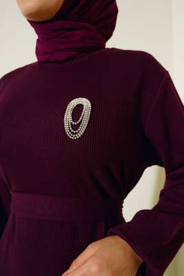 Broş Detaylı Burgu Fitilli Elbise Mürdüm - Tesettür Elbise